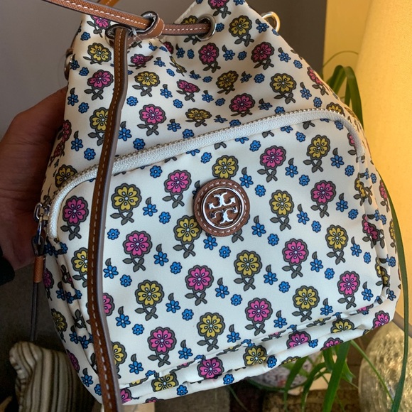 Authentic TORY BURCH leather/canvas bucket drawstring crossbody - Picture 10 of 16